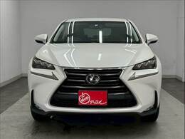 初の車を購入されるお客様が多いのも、このお店の特徴です。だからこそ、安心して乗って頂ける様に保証やロードサービスも充実させています。