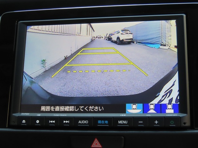 リアワイドカメラシステム！従来の視野に加えて、後方側方を約180°まで見えるワイドビューと、後方を真上から見たような視野で駐車時などに便利なトップダウンビューの3つの視野があります！