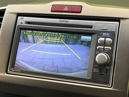 【バックカメラ】駐車時に後方がリアルタイム映像で確認できます。大型商業施設や立体駐車場での駐車時や、夜間のバック時に大活躍！運転スキルに関わらず、今や必須となった装備のひとつです！