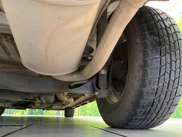 お車を安心してお乗りいただく為には、足回りの定期点検が欠かせません。サービスサポート（有償保証）では無料点検もご提供しており、安心のカーライフをお過ごしいただけるサポート体制が整っています。
