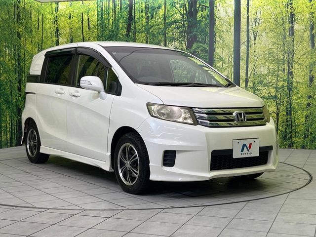 大好評のボディコーティング「弾スプラッシュコート」もご納車までに施工可能。通常のガラスコートと異なる、耐久年数6年の無機質ガラスコーティングが、ボディをキレイな状態に保ってくれます。