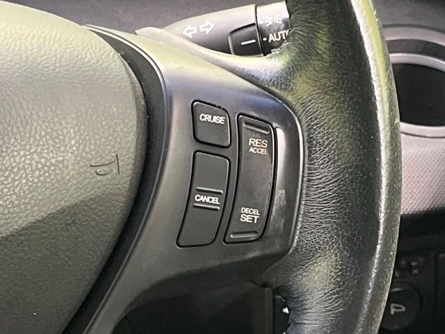 【クルーズコントロール】高速道路もラクラク走行。アクセルを離しても一定速度で走行ができ、長距離運転時の負担を軽減！加速・減速も簡単なスイッチ操作で調整できます。