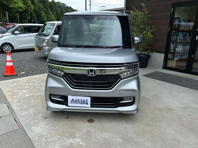 ミリ単位の正確な修理ができる設備を保有しており、ハイブリッド車の先進安全装備が搭載された最新の車両にも対応しております。