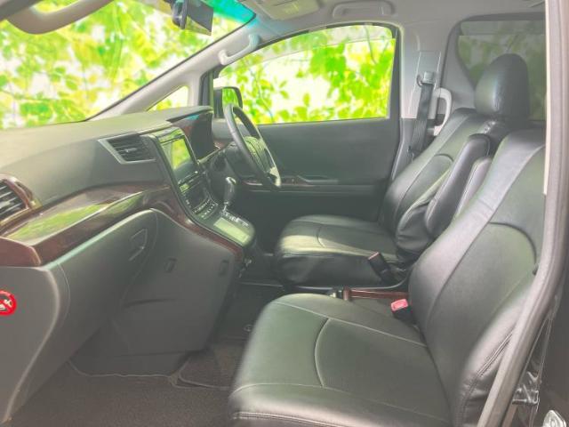 WECARSでは各商談席に大型モニターをご用意しております！見やすい大画面でゆったりと全国の在庫をご覧いただけます！是非ご来店お待ちしております！