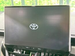 【10.5インチナビ】高級感とインパクトのある大画面ナビを装備。各種オーディオ操作はもちろん、スマホ連携もできる利便性の高いナビです♪