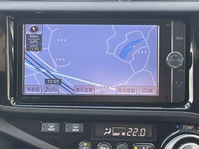 【カーナビ】純正ナビが付いています。画面上の地図が見やすいのが特徴です。また、ナビやオーディオの操作が簡単で覚えやすいのもポイントです。
