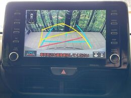 【バックカメラ】駐車時に後方がリアルタイム映像で確認できます。大型商業施設や立体駐車場での駐車時や、夜間のバック時に大活躍！運転スキルに関わらず、今や必須となった装備のひとつです！