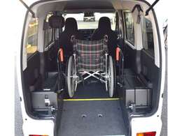 車イス仕様車　スローパー　リヤシート付　衝突回避ブレーキ　禁煙車　福祉車両