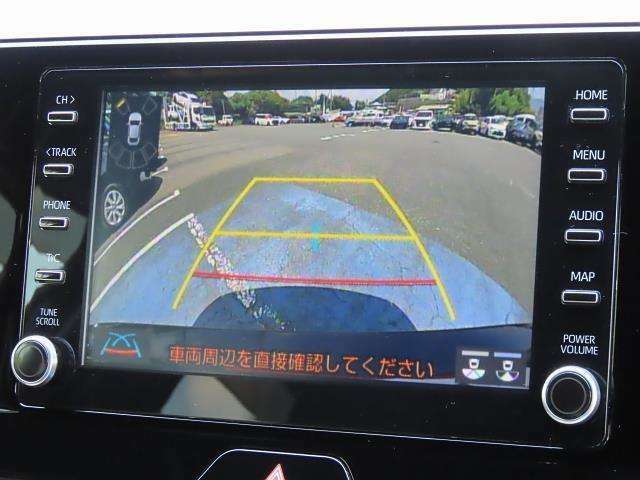 バックモニター付きでガイドラインがモニターに表示され、車庫入れや縦列駐車などの際に役立ちます！