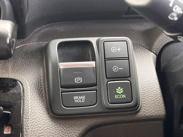 国の指定工場併設でアフターサービスも充実！点検・車検・お車のカスタマイズもサービススタッフまでご相談ください！経験と知識豊富なサービススタッフが親切・丁寧に対応いたします！