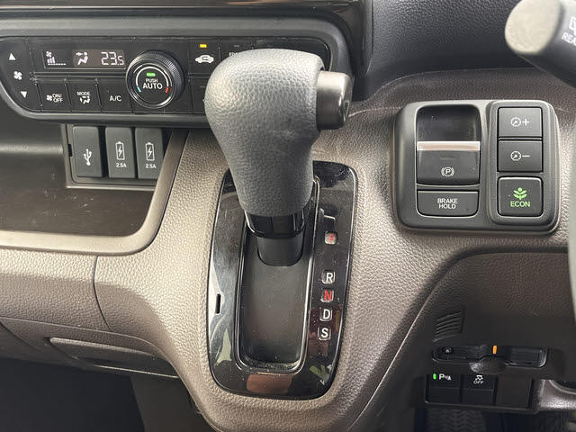 ご好評につき、お得なパック販売を継続中♪全国保証・定期点検・次回車検の基本料金・登録費用・車庫証明・希望ナンバー・ロードサービス等♪大切なおクルマを末永くお乗り頂けます♪（遠隔地を除く）