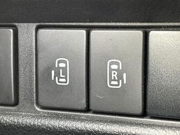 【両側パワースライドドア】スマートキーや運転席のスイッチで後席両側スライドドアの開閉が可能♪電動だから力を入れてドアを開ける必要が無く、小さなお子様でも簡単に開け閉めでき快適です♪