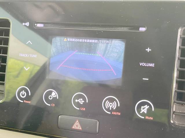 【バックカメラ】駐車時に後方がリアルタイム映像で確認できます。大型商業施設や立体駐車場での駐車時や、夜間のバック時に大活躍！運転スキルに関わらず、今や必須となった装備のひとつです！