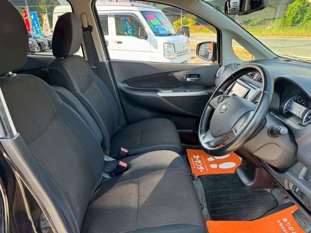 運転席廻りです☆小郡車輌ってどんなお店なの？！ってかたは口コミをチェックしてみてください☆当社ユーザー様より生のお言葉を掲載させて頂いております☆お店選びのお手伝いになれば幸いです！