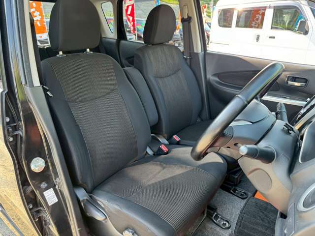 運転席廻りです☆小郡車輌ってどんなお店なの？！ってかたは口コミをチェックしてみてください☆当社ユーザー様より生のお言葉を掲載させて頂いております☆お店選びのお手伝いになれば幸いです！