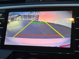 【バックカメラ】駐車時に後方がリアルタイム映像で確認できます。大型商業施設や立体駐車場での駐車時や、夜間のバック時に大活躍！運転スキルに関わらず、今や必須となった装備のひとつです！
