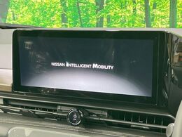 【純正ナビ】人気の純正ナビを装備。オーディオ機能も充実しており、Bluetooth接続すればお持ちのスマホやMP3プレイヤーの音楽を再生可能！毎日の運転がさらに楽しくなります！！