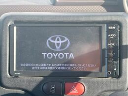 【純正ナビ】人気の純正ナビを装備。オーディオ機能も充実しており、Bluetooth接続すればお持ちのスマホやMP3プレイヤーの音楽を再生可能！毎日の運転がさらに楽しくなります！！