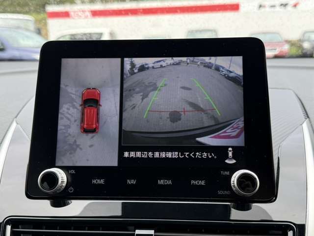 【マルチアラウンドモニター】専用のカメラにより、上から見下ろしたような視点で360度クルマの周囲を確認することができます☆縦列駐車や幅寄せ時に活躍してくれます♪