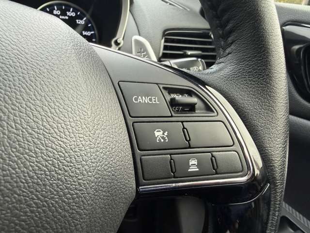 【レーダークルーズコントロール】高速道路での長距離走行が楽に！！自動で速度を保つクルーズコントロールが、衝突軽減システムと連携し、前方の車両を感知して車間を保つように速度調節してくれます！！