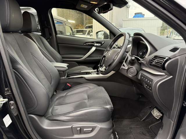 大型展示場に軽自動車、ハイブリッドカー、コンパクトカー、スポーツ、ミニバン、1BOXカー、SUVなどオールジャンル勢ぞろい♪新車・未使用車の販売もしております！まずはご相談・ご来店を！