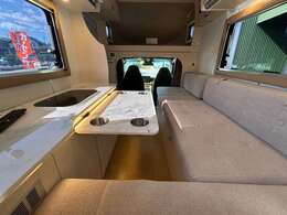 お食事や談笑を楽しめるダイネット！