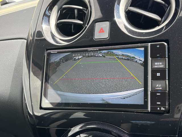 バックカメラの映像も映ります。