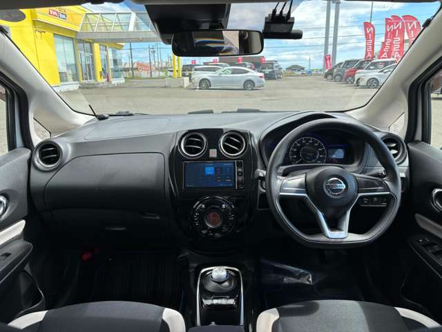 車専門のクリーニング業者にて清掃しておりますので室内は綺麗です♪