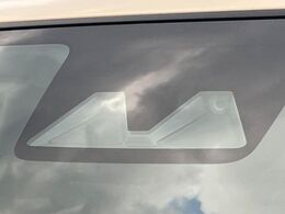 【スマートアシスト】走行中に前方の車両等を認識し、衝突しそうな時は警報とブレーキで衝突回避と被害軽減をアシスト。より安全にドライブをお楽しみいただけます。