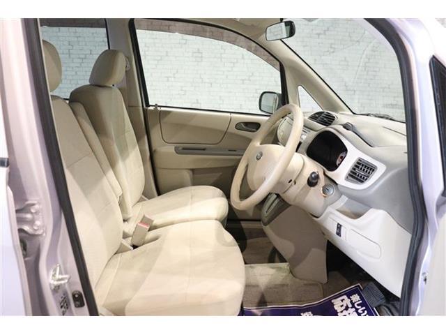 良好な視界とスムーズな乗り降りを実現した運転席。運転席はアイポイントを高くし視界良好です。