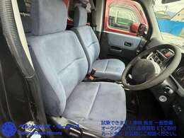 切れや破れのない綺麗なシートです。禁煙車となります。