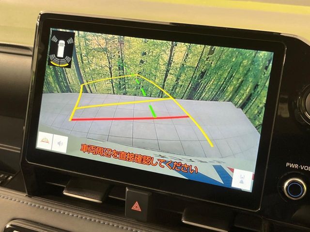 【バックカメラ】駐車時に後方がリアルタイム映像で確認できます。大型商業施設や立体駐車場での駐車時や、夜間のバック時に大活躍！運転スキルに関わらず、今や必須となった装備のひとつです！