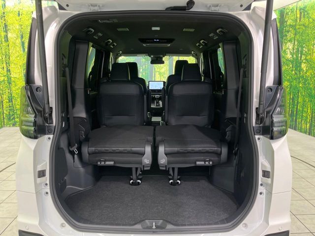 【パワーバックドア】スマートキーや運転席のボタンを押すだけでリアゲートが自動で開閉します！荷物を持っている時や、高い位置にあるバックドアを閉める際に便利な機能です♪