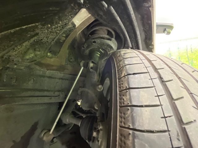 お車を安心してお乗りいただく為には、足回りの定期点検が欠かせません。サービスサポート（有償保証）では無料点検もご提供しており、安心のカーライフをお過ごしいただけるサポート体制が整っています。
