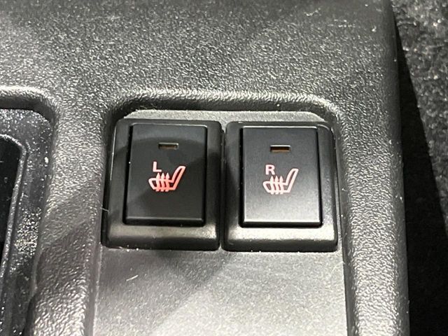 【シートヒーター】寒い日に重宝するシートヒーター！エアコンより早く温まってくれるので寒がりの人も安心ですね♪エアコンの温風は乾燥するから苦手、という方にもをおすすめです。