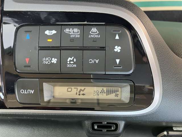 ■オートエアコンで快適です！