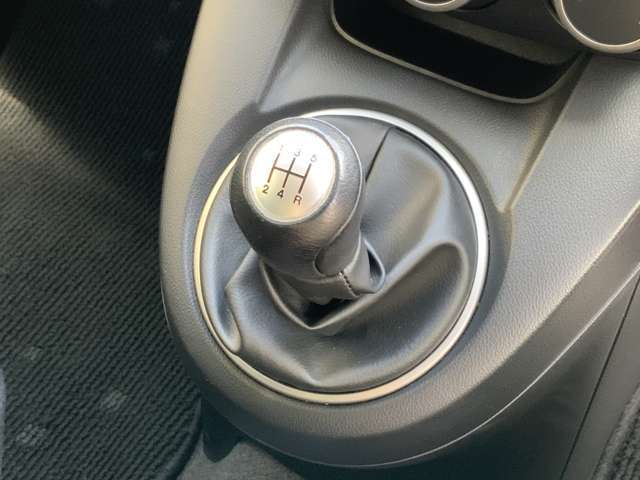 MT車って今ないんだよね・・・ATが主流の中、数少ないMT車！！お探しのお客様必見です！！