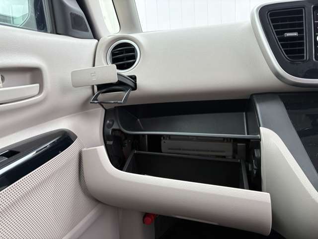 ★当社は車両販売から自社工場での整備・車検・鈑金、万が一のロードサービスにも対応！現金・分割ローンまで幅広いお支払い！任意保険の専門部署まで完備。