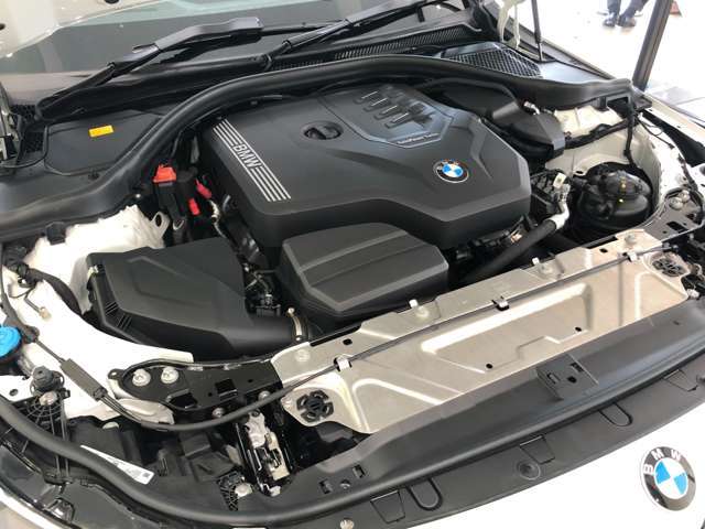 【ご納車前点検】BMW認定中古車は100項目の箇所を徹底的にチェック致します。機械的な箇所や電気系、コンピューターなどをご納車前に点検し、交換基準に達した部品は全て新品に修理返品した後にご納車致します。