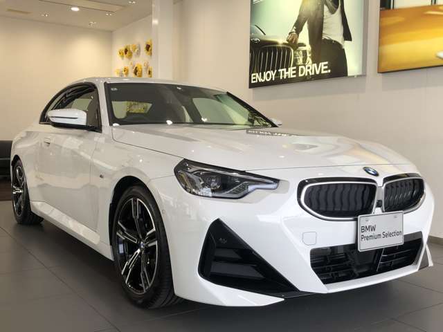 【BMWの伝統-2】時代を超える美しさ。磨き抜かれたエアロダイナミクスが瞳を奪う。一目で伝わるスポーティーなプロポーションは、BMWの走行性能を生み出すのに欠かせない要因の一つです。