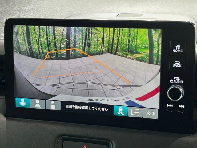 【バックカメラ】駐車時に後方がリアルタイム映像で確認できます。大型商業施設や立体駐車場での駐車時や、夜間のバック時に大活躍！運転スキルに関わらず、今や必須となった装備のひとつです！
