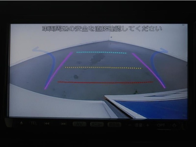バックガイドモニターで、後方を確認しながら安心して駐車することができます。運転初心者も熟練者も必須の機能ですよ！