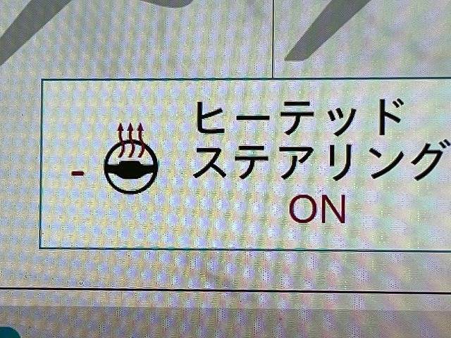 【ステアリングヒーター】を搭載しております。冬にとても心強いアイテムの一つです。
