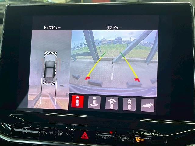 【全周囲モニター】を装備しております。全周囲カメラで危険察知。狭い駐車場でも安心して駐車できますね。