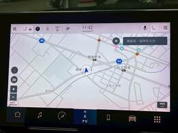 【メーカーナビ】ブルートゥース接続やAppleCarPlay、アンドロイドオートなど多彩な機能を併せ持っており、インパネ周りがすっきりしてますね！