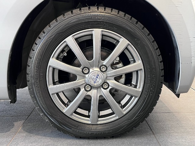 アルミホイールが相本を飾ります！！タイヤサイズは155/65R14を装備しております！！