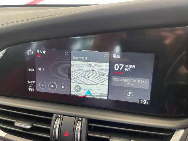 タッチパネル式のセンターモニターは純正ナビの他にApple Car Playやバックカメラの情報等が表示されます。
