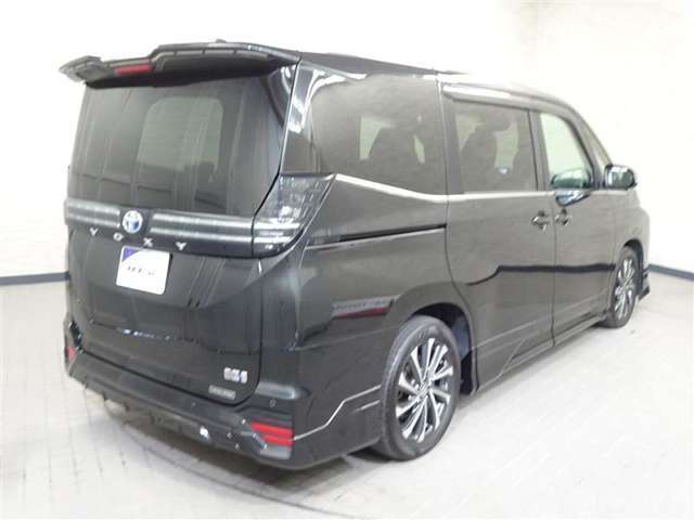 走りにこだわりながら収納力も持ち合わせたお車です。荷物を載せて軽快なドライブを楽しめますよ♪