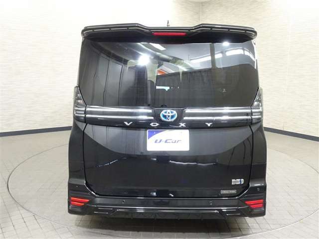 バックカメラが付いているので後方確認が非常にしやすいです。今や運転初心者も熟練者も必須装備！ついていて損はないですね♪