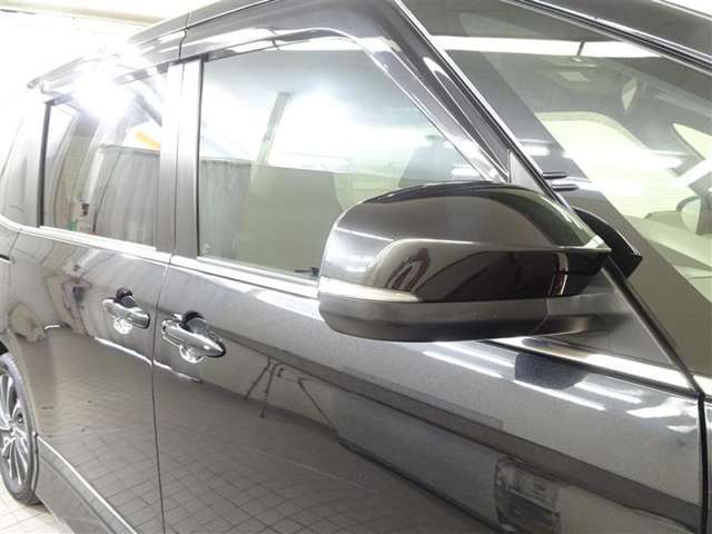 広々とした車内空間に優れた燃費性能。更にデザインも上質で人気のお車です！
